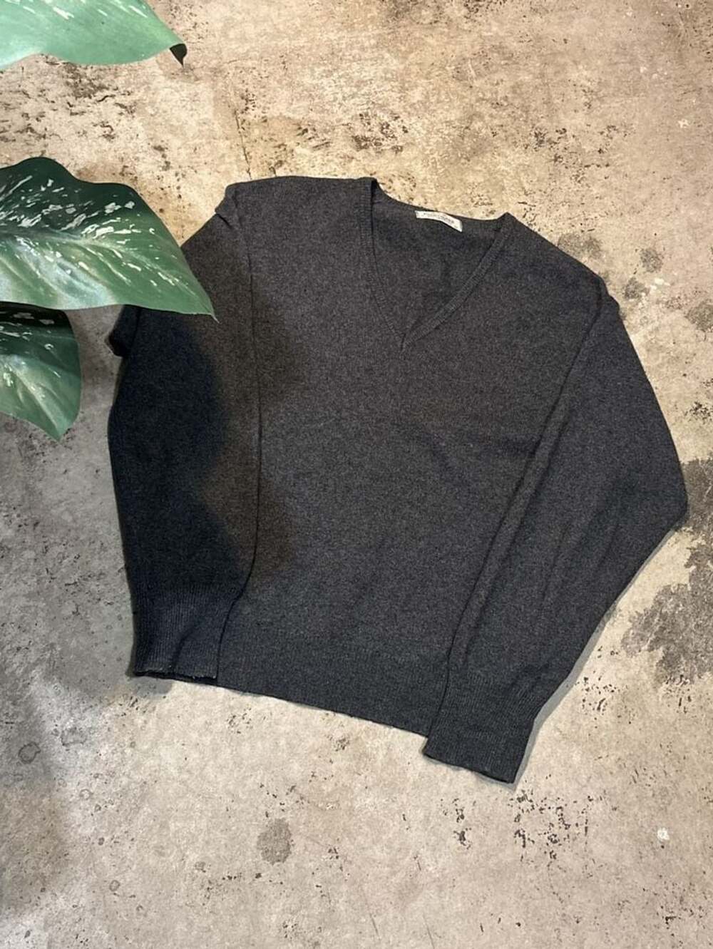 Forstmann V-Neck Cashmere Sweater Size 42 Charcoal Gray Pullover